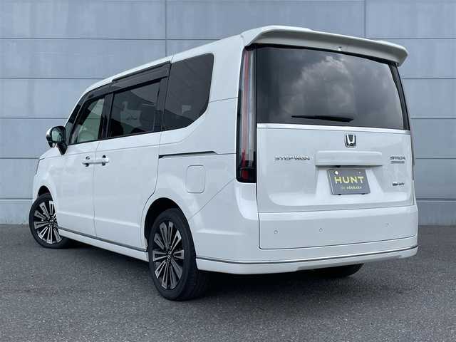 ホンダ ステップワゴン スパーダ eHEV プレミアムライン 千葉県 2022(令4)年 6.2万km パール 純正１１インチメモリナビ　/全方位カメラ　/Ｂｌｕｅｔｏｏｔｈ接続　/フルセグＴＶ　/ＣＤ／ＤＶＤ　/ＥＴＣ　/ＵＳＢ　/両側パワースライドドア　/コーナーセンサー　/パワーバックドア　/純正フリップダウンモニター