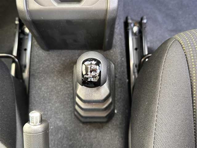 スズキ ジムニー シエラ JC 滋賀県 2025(令7)年 0.1千km ジャングルグリーン 登録済未使用車/シートヒーター/クルーズコントロール/オートライト/オートハイビーム/ＬＥＤ/ダウンヒルアシストコントロール/後方クリアランスソナー/レーンキープアシスト/衝突軽減システム/電格ミラー/スマートキー/プッシュスタート