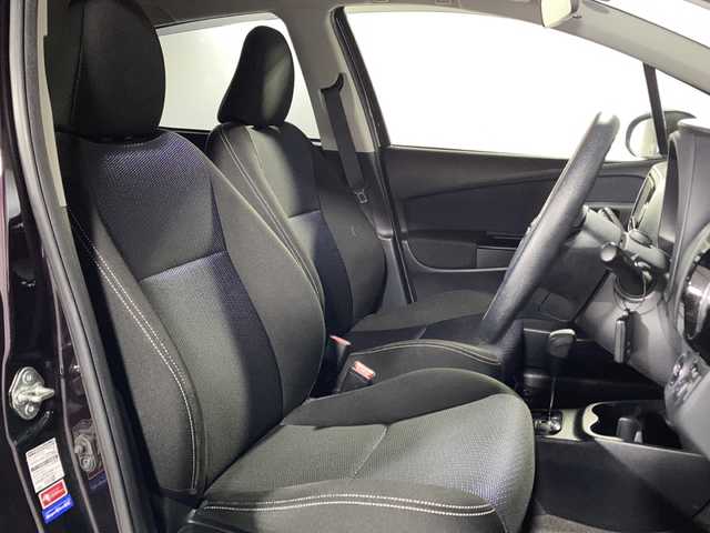 トヨタ ヴィッツ F セーフティーエディションⅢ 沖縄県 2019(平31)年 3.1万km ボルドーマイカメタリック 禁煙車/ワンオーナー/純正ナビ（NSZT-W68T）/　フルセグ　Bluetooth DVD再生　CD　ラジオ/プリクラッシュセーフティ/レーンディパーチャーアラート/クリアランスソナー/オートハイビーム/ステアリングスイッチ/アイドリングストップ/プッシュスタート/スマートキー/電格ミラー/純正フロアマット/新車保証書/取り扱い説明書