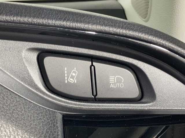 トヨタ ヴィッツ F セーフティーエディションⅢ 沖縄県 2019(平31)年 3.1万km ボルドーマイカメタリック 禁煙車/ワンオーナー/純正ナビ（NSZT-W68T）/　フルセグ　Bluetooth DVD再生　CD　ラジオ/プリクラッシュセーフティ/レーンディパーチャーアラート/クリアランスソナー/オートハイビーム/ステアリングスイッチ/アイドリングストップ/プッシュスタート/スマートキー/電格ミラー/純正フロアマット/新車保証書/取り扱い説明書