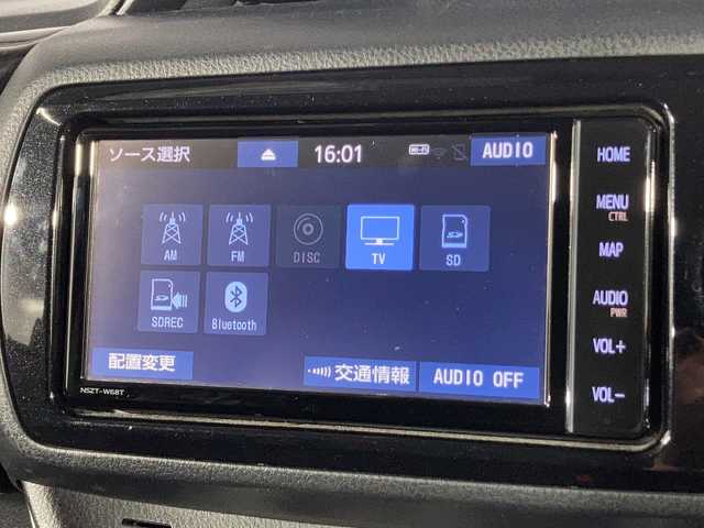 トヨタ ヴィッツ F セーフティーエディションⅢ 沖縄県 2019(平31)年 3.1万km ボルドーマイカメタリック 禁煙車/ワンオーナー/純正ナビ（NSZT-W68T）/　フルセグ　Bluetooth DVD再生　CD　ラジオ/プリクラッシュセーフティ/レーンディパーチャーアラート/クリアランスソナー/オートハイビーム/ステアリングスイッチ/アイドリングストップ/プッシュスタート/スマートキー/電格ミラー/純正フロアマット/新車保証書/取り扱い説明書