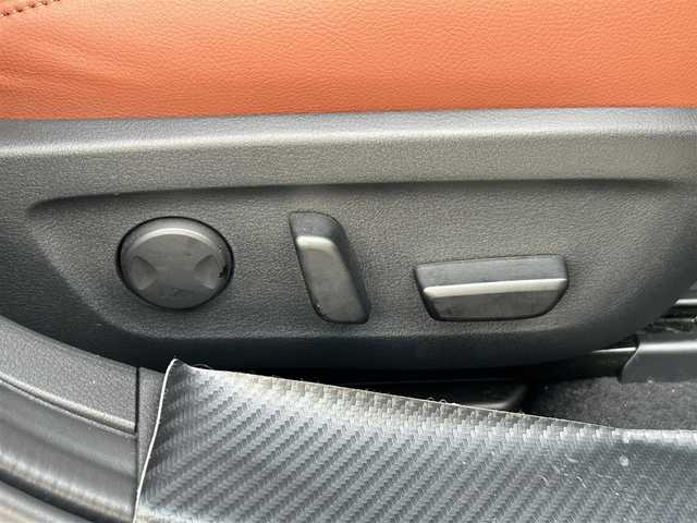 マツダ マツダ３ファストバック 15S レトロスポーツED 愛媛県 2024(令6)年 0.8万km スノーフレイクホワイトパールマイカ 純正10.2インチナビ（フルセグTV/Bluetooth/HDMI）/レーダークルーズコントロール/全周囲カメラ/パワーシート/シートメモリー/シートヒーター/ステアリングヒーター/前後コーナーセンサー/純正アルミホイール/純正トノカバー/純正フロアマット/レーンキープアシスト/横滑り防止装置/盗難防止装置/オートライト/オートマチックハイビーム/衝突軽減システム/ABS