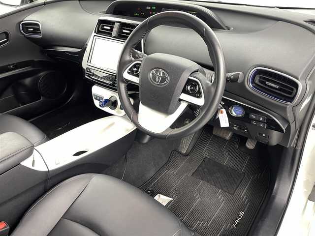 トヨタ プリウス A ツーリングセレクション 福島県 2016(平28)年 5.8万km ホワイトパールクリスタルシャイン トヨタセーフティーセンス　/・PCS/・レーダークルーズコントロール/・オートハイビーム/・HUD/・クリアランスソナー/バックカメラ　/純正ＳＤナビ/【AM/FM/DVD/CD/Bluetooth/フルセグ】/型式：DSZT-YC4T/ドライブレコーダー　/レザーシート　/シートヒーター　/プッシュスタート　/・スマートキー　/ＥＴＣ　/ＬＥＤライト　/・オートライト　/・ウィンカーミラー/ステアリングスイッチ/・革巻きステアリング/・チルトステアリング/横滑り防止装置/・アイドリングストップ