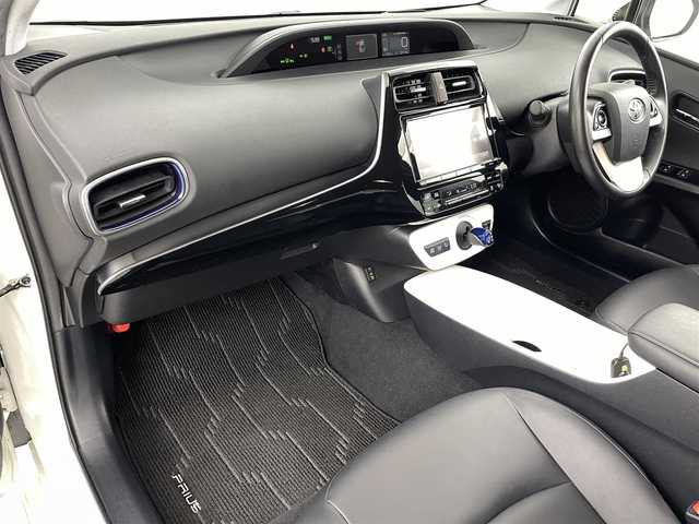 トヨタ プリウス A ツーリングセレクション 福島県 2016(平28)年 5.8万km ホワイトパールクリスタルシャイン トヨタセーフティーセンス　/・PCS/・レーダークルーズコントロール/・オートハイビーム/・HUD/・クリアランスソナー/バックカメラ　/純正ＳＤナビ/【AM/FM/DVD/CD/Bluetooth/フルセグ】/型式：DSZT-YC4T/ドライブレコーダー　/レザーシート　/シートヒーター　/プッシュスタート　/・スマートキー　/ＥＴＣ　/ＬＥＤライト　/・オートライト　/・ウィンカーミラー/ステアリングスイッチ/・革巻きステアリング/・チルトステアリング/横滑り防止装置/・アイドリングストップ