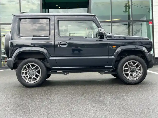 スズキ ジムニー XC 愛媛県 2021(令3)年 1.5万km ブルーイッシュブラックパール3 1オーナー/純正7型ナビ(AM/FM/CD/DVD/BT/フルセグTV)/バックカメラ/クルーズコントロール/ドライブレコーダー/純正フロアマット/純正ドアバイザー/全席シートヒーター/ヒートミラー/電格ミラー/ヘッドライトウォッシャー/ETC/ISOFIX/シガーソケット/LEDヘッドライト/APIO背面タイヤカバー/現状サマー(純正AW)(175/80/R16)/BRIDGESTONE DUELER H/T 684II