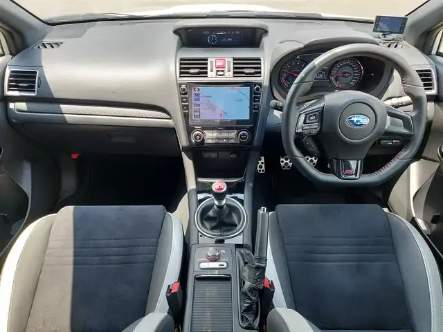 スバル ＷＲＸ ＳＴＩ EJ20 ファイナルED 東京都 2020(令2)年 3万km クリスタルホワイトP 555台限定車/STIスタイルパッケージ/STIフレキシブルタワーバー/STIフレキシブルドロースティフナー/STIフレキシブルサポートサブフレームリヤ/HKS製マフラー〔ハイパワー スペックL〕/HKS製メタルキャタライザー/HKS製ブローオフバルブ〔スーパーSQV IV〕/大型トランクスポイラー/ルーフパネルカーボンラッピング/純正8インチナビ〔Panasonic　CN-LX840D〕/　・フルセグTV/　・Bluetooth接続/　・ブルーレイ/DVD/CD/　・SDミュージックサーバー/　・USB/　・AM/FMラジオ/純正バックカメラ/純正ドライブレコーダー/ビルトインETC/レーダー探知機〔ZERO 707LV〕/純正RECARO製ハーフレザーシート/パワーシート/シートヒーター/純正19インチアルミ〔BBS製〕/フットランプ/LEDアクセサリーライナー/STIドアハンドルプロテクター/プッシュスタート/スマートキー×２/フロアマット/保証書/取扱説明書
