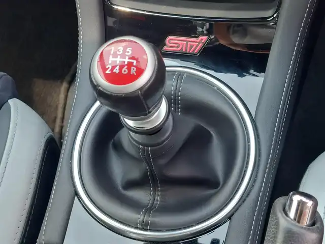 スバル ＷＲＸ ＳＴＩ EJ20 ファイナルED 東京都 2020(令2)年 3万km クリスタルホワイトP 555台限定車/STIスタイルパッケージ/STIフレキシブルタワーバー/STIフレキシブルドロースティフナー/STIフレキシブルサポートサブフレームリヤ/HKS製マフラー〔ハイパワー スペックL〕/HKS製メタルキャタライザー/HKS製ブローオフバルブ〔スーパーSQV IV〕/大型トランクスポイラー/ルーフパネルカーボンラッピング/純正8インチナビ〔Panasonic　CN-LX840D〕/　・フルセグTV/　・Bluetooth接続/　・ブルーレイ/DVD/CD/　・SDミュージックサーバー/　・USB/　・AM/FMラジオ/純正バックカメラ/純正ドライブレコーダー/ビルトインETC/レーダー探知機〔ZERO 707LV〕/純正RECARO製ハーフレザーシート/パワーシート/シートヒーター/純正19インチアルミ〔BBS製〕/フットランプ/LEDアクセサリーライナー/STIドアハンドルプロテクター/プッシュスタート/スマートキー×２/フロアマット/保証書/取扱説明書