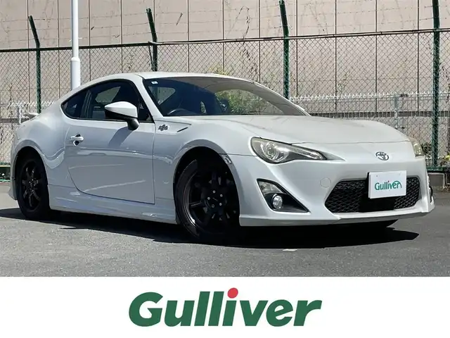 トヨタ ８６ GT リミテッド 東京都 2013(平25)年 7.5万km サテンホワイトパール 純正7型ワイドHDDナビ＆フルセグ/・BluetoothAudio/・CD/SD/DVD/AM/FM/ハーフレザーシート/・前席シートヒーター/LEDクリアランスソナー付/・HIDヘッドライト/１７インチ社外AW/TEIN車高調/バックカメラ/フォグランプ/純正フロアマット/プッシュエンジンスタート/スマートキー/保証書＆取扱説明書