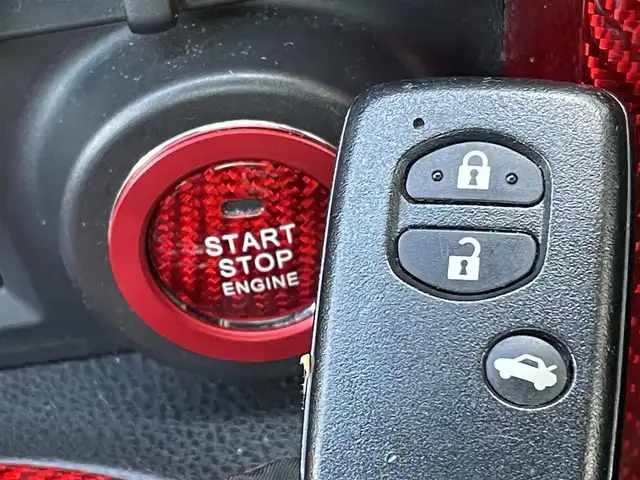 トヨタ ８６ GT リミテッド 東京都 2013(平25)年 7.5万km サテンホワイトパール 純正7型ワイドHDDナビ＆フルセグ/・BluetoothAudio/・CD/SD/DVD/AM/FM/ハーフレザーシート/・前席シートヒーター/LEDクリアランスソナー付/・HIDヘッドライト/１７インチ社外AW/TEIN車高調/バックカメラ/フォグランプ/純正フロアマット/プッシュエンジンスタート/スマートキー/保証書＆取扱説明書