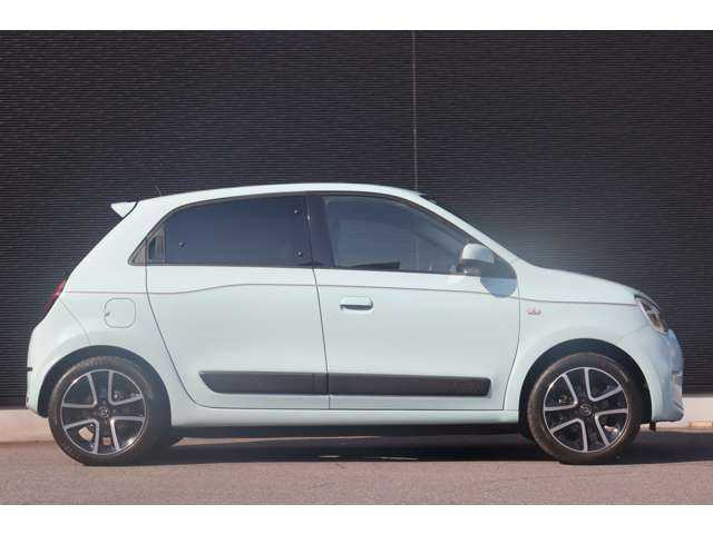 ルノー トゥインゴ インテンス 大分県 2021(令3)年 1.4万km ブルードラジェ 衝突軽減ブレーキ/クルーズコントロール/純正ディスプレイオーディオ/ＣａｒＰｌａｙ/社外テレビ/Bluetooth/バックカメラ/ハーフレザー/シートヒーター/キセノンヘッドライト/オートライト/純正１６インチＡＷ/ＥＴＣ/社外ドライブレコーダー前後（SN-TW84）