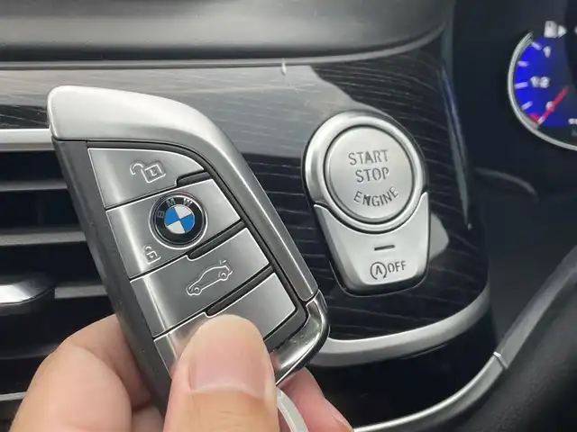 ＢＭＷ ７４０ｉ Mスポーツ 滋賀県 2019(平31)年 4.2万km 黒 サンルーフ /黒革/・全席シートヒーター /・全席ベンチレーション/・シートマッサージ/後席モニター/純正ナビ（CD/DVD/DTV/BT）/harman/kardonサウンド/360°カメラ/ヘッドアップディスプレイ/ACC/BSM/LKA/アンビエントライト/純正Laserlight/純正20インチAW