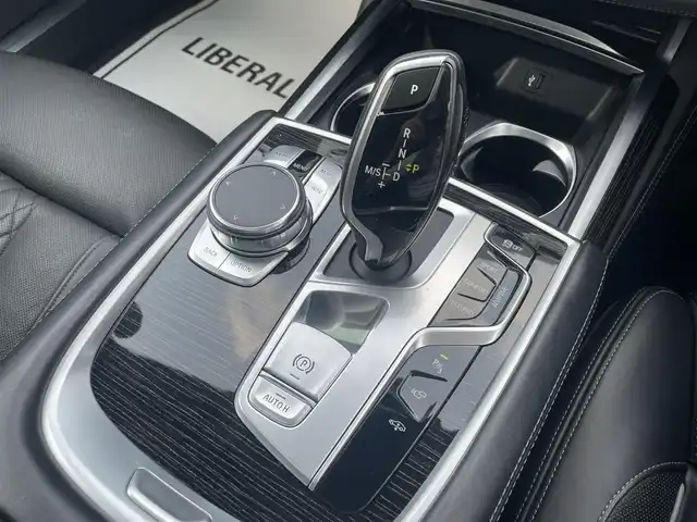 ＢＭＷ ７４０ｉ Mスポーツ 滋賀県 2019(平31)年 4.2万km 黒 サンルーフ /黒革/・全席シートヒーター /・全席ベンチレーション/・シートマッサージ/後席モニター/純正ナビ（CD/DVD/DTV/BT）/harman/kardonサウンド/360°カメラ/ヘッドアップディスプレイ/ACC/BSM/LKA/アンビエントライト/純正Laserlight/純正20インチAW