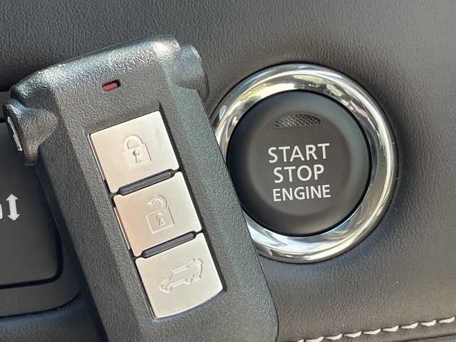 三菱 デリカＤ：５ シャモニー 愛知県 2025(令7)年 0.1千km 白 登録済未使用車/両側パワースライドドア/レーダークルーズコントロール/シートヒーター/バックカメラ/電動リアゲート/パワーシート/純正アルミホイール/ブラインドスポットモニター/LEDヘッドライト/パドルシフト/ステアリングヒーター/オートマチックハイビーム/衝突軽減システム/ステアリングスイッチ/スマートキー/プッシュスタート