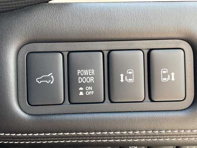 三菱 デリカＤ：５ シャモニー 愛知県 2025(令7)年 0.1千km 白 登録済未使用車/両側パワースライドドア/レーダークルーズコントロール/シートヒーター/バックカメラ/電動リアゲート/パワーシート/純正アルミホイール/ブラインドスポットモニター/LEDヘッドライト/パドルシフト/ステアリングヒーター/オートマチックハイビーム/衝突軽減システム/ステアリングスイッチ/スマートキー/プッシュスタート