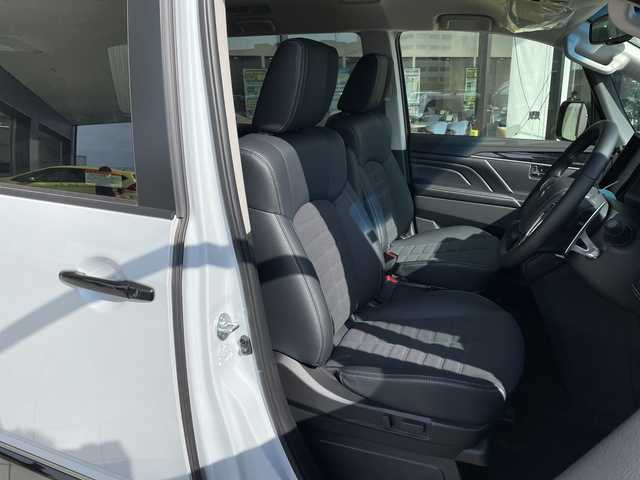 三菱 デリカＤ：５ シャモニー 愛知県 2025(令7)年 0.1千km 白 登録済未使用車/両側パワースライドドア/レーダークルーズコントロール/シートヒーター/バックカメラ/電動リアゲート/パワーシート/純正アルミホイール/ブラインドスポットモニター/LEDヘッドライト/パドルシフト/ステアリングヒーター/オートマチックハイビーム/衝突軽減システム/ステアリングスイッチ/スマートキー/プッシュスタート