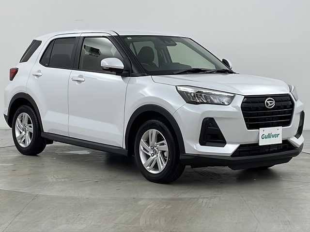 ダイハツ ロッキー X 道央・札幌 2025(令7)年 0.1千km シャイニングホワイトパール ・４WD/・純正９インチナビ(TV&BT&DVD&CD録&HDMI&USB)/・寒冷地仕様/・スマートアシスト/・横滑り防止/・フロントワイパーデアイサー/・アイドリングストップ/・前席シートヒーター/・ドアミラーヒーター/・オートライト/・オートマチックハイビーム/・LEDヘッドライト