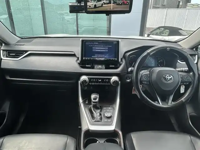 トヨタ ＲＡＶ４ G Zパッケージ 香川県 2019(令1)年 2.4万km ホワイトパールクリスタルシャイン 登録時走行距離：23322km/ALPINE9インチナビ/→ＣＤ／ＤＶＤ/→フルセグTV/→Bluetooth/サンルーフ/４WD/デジタルインナーミラー/バックカメラ/レザーシート/シートヒーター/革巻きステアリング/ステアリングリモコン/レーダークルーズコントロール/レーンキープアシスト/ブラインドスポットモニター/ダウンヒルアシストコントロール/LEDヘッドライト/ALPINEドラレコ前後/ETC/パワーバックドア/純正19インチアルミホイール/プッシュスタート/純正フロアマット/電動格納ウィンカーミラー