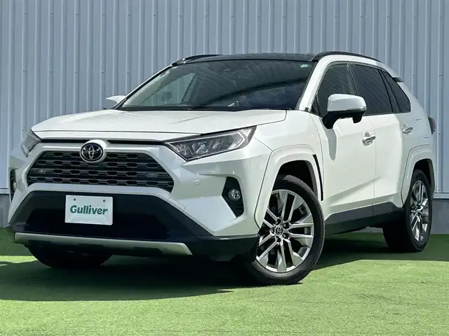 トヨタ ＲＡＶ４ G Zパッケージ 香川県 2019(令1)年 2.4万km ホワイトパールクリスタルシャイン 登録時走行距離：23322km/ALPINE9インチナビ/→ＣＤ／ＤＶＤ/→フルセグTV/→Bluetooth/サンルーフ/４WD/デジタルインナーミラー/バックカメラ/レザーシート/シートヒーター/革巻きステアリング/ステアリングリモコン/レーダークルーズコントロール/レーンキープアシスト/ブラインドスポットモニター/ダウンヒルアシストコントロール/LEDヘッドライト/ALPINEドラレコ前後/ETC/パワーバックドア/純正19インチアルミホイール/プッシュスタート/純正フロアマット/電動格納ウィンカーミラー