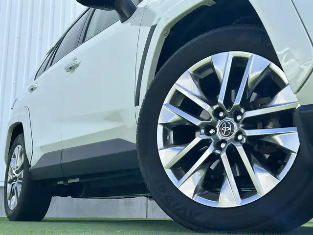 トヨタ ＲＡＶ４ G Zパッケージ 香川県 2019(令1)年 2.4万km ホワイトパールクリスタルシャイン 登録時走行距離：23322km/ALPINE9インチナビ/→ＣＤ／ＤＶＤ/→フルセグTV/→Bluetooth/サンルーフ/４WD/デジタルインナーミラー/バックカメラ/レザーシート/シートヒーター/革巻きステアリング/ステアリングリモコン/レーダークルーズコントロール/レーンキープアシスト/ブラインドスポットモニター/ダウンヒルアシストコントロール/LEDヘッドライト/ALPINEドラレコ前後/ETC/パワーバックドア/純正19インチアルミホイール/プッシュスタート/純正フロアマット/電動格納ウィンカーミラー