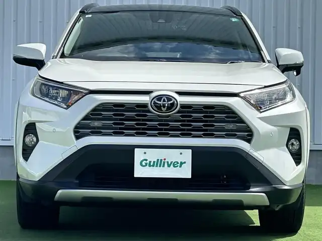 トヨタ ＲＡＶ４ G Zパッケージ 香川県 2019(令1)年 2.4万km ホワイトパールクリスタルシャイン 登録時走行距離：23322km/ALPINE9インチナビ/→ＣＤ／ＤＶＤ/→フルセグTV/→Bluetooth/サンルーフ/４WD/デジタルインナーミラー/バックカメラ/レザーシート/シートヒーター/革巻きステアリング/ステアリングリモコン/レーダークルーズコントロール/レーンキープアシスト/ブラインドスポットモニター/ダウンヒルアシストコントロール/LEDヘッドライト/ALPINEドラレコ前後/ETC/パワーバックドア/純正19インチアルミホイール/プッシュスタート/純正フロアマット/電動格納ウィンカーミラー