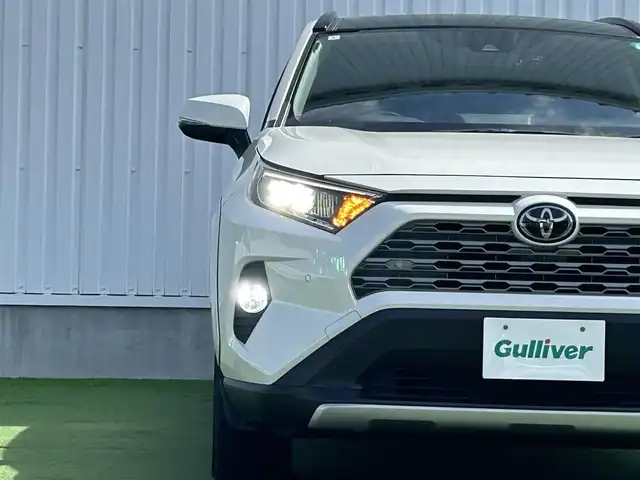 トヨタ ＲＡＶ４ G Zパッケージ 香川県 2019(令1)年 2.4万km ホワイトパールクリスタルシャイン 登録時走行距離：23322km/ALPINE9インチナビ/→ＣＤ／ＤＶＤ/→フルセグTV/→Bluetooth/サンルーフ/４WD/デジタルインナーミラー/バックカメラ/レザーシート/シートヒーター/革巻きステアリング/ステアリングリモコン/レーダークルーズコントロール/レーンキープアシスト/ブラインドスポットモニター/ダウンヒルアシストコントロール/LEDヘッドライト/ALPINEドラレコ前後/ETC/パワーバックドア/純正19インチアルミホイール/プッシュスタート/純正フロアマット/電動格納ウィンカーミラー