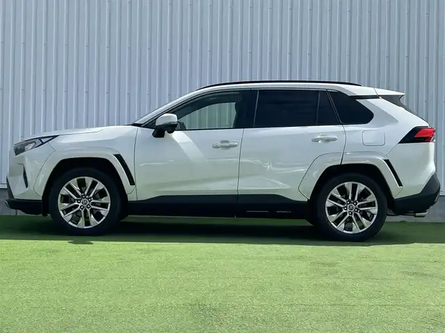 トヨタ ＲＡＶ４ G Zパッケージ 香川県 2019(令1)年 2.4万km ホワイトパールクリスタルシャイン 登録時走行距離：23322km/ALPINE9インチナビ/→ＣＤ／ＤＶＤ/→フルセグTV/→Bluetooth/サンルーフ/４WD/デジタルインナーミラー/バックカメラ/レザーシート/シートヒーター/革巻きステアリング/ステアリングリモコン/レーダークルーズコントロール/レーンキープアシスト/ブラインドスポットモニター/ダウンヒルアシストコントロール/LEDヘッドライト/ALPINEドラレコ前後/ETC/パワーバックドア/純正19インチアルミホイール/プッシュスタート/純正フロアマット/電動格納ウィンカーミラー