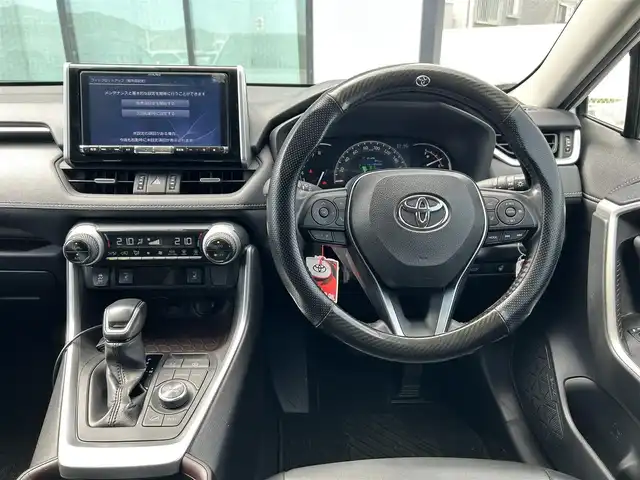 トヨタ ＲＡＶ４ G Zパッケージ 香川県 2019(令1)年 2.4万km ホワイトパールクリスタルシャイン 登録時走行距離：23322km/ALPINE9インチナビ/→ＣＤ／ＤＶＤ/→フルセグTV/→Bluetooth/サンルーフ/４WD/デジタルインナーミラー/バックカメラ/レザーシート/シートヒーター/革巻きステアリング/ステアリングリモコン/レーダークルーズコントロール/レーンキープアシスト/ブラインドスポットモニター/ダウンヒルアシストコントロール/LEDヘッドライト/ALPINEドラレコ前後/ETC/パワーバックドア/純正19インチアルミホイール/プッシュスタート/純正フロアマット/電動格納ウィンカーミラー