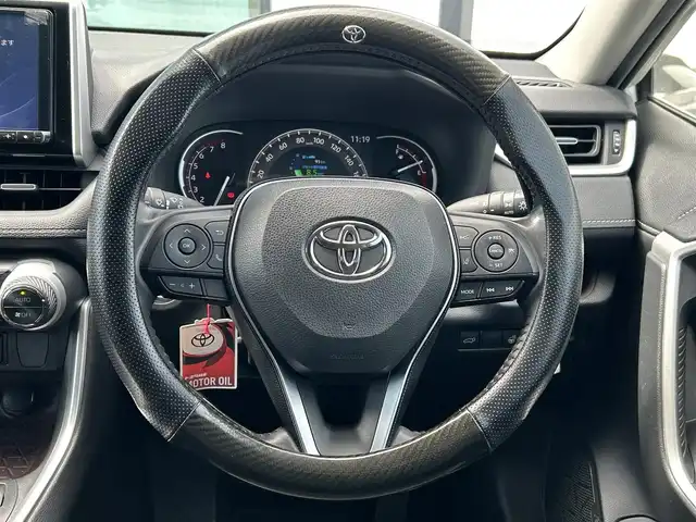 トヨタ ＲＡＶ４ G Zパッケージ 香川県 2019(令1)年 2.4万km ホワイトパールクリスタルシャイン 登録時走行距離：23322km/ALPINE9インチナビ/→ＣＤ／ＤＶＤ/→フルセグTV/→Bluetooth/サンルーフ/４WD/デジタルインナーミラー/バックカメラ/レザーシート/シートヒーター/革巻きステアリング/ステアリングリモコン/レーダークルーズコントロール/レーンキープアシスト/ブラインドスポットモニター/ダウンヒルアシストコントロール/LEDヘッドライト/ALPINEドラレコ前後/ETC/パワーバックドア/純正19インチアルミホイール/プッシュスタート/純正フロアマット/電動格納ウィンカーミラー