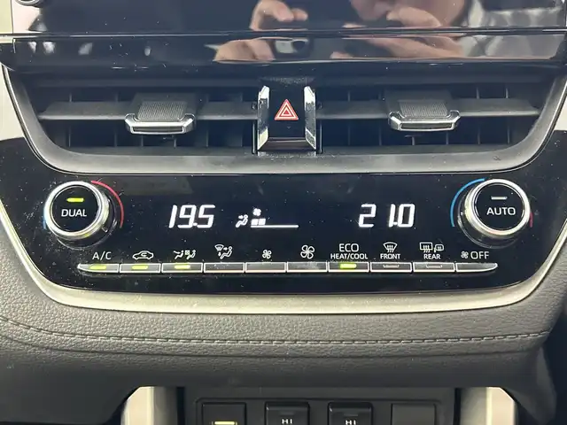 トヨタ カローラ クロス Z 愛知県 2023(令5)年 4.3万km アティチュードブラックマイカ 禁煙車/純正9インチナビ/（AM/FM/Bluetooth/USB)/バックカメラ/トヨタセーフティセンス/・プリクラッシュセーフティ/・レーダークルーズコントロール/・レーンディパーチャーアラート/・オートマチックハイビーム/・ブラインドスポットモニター/ETC/パワーバックドア/パワーシート/シートヒーター/純正18インチアルミホイール/LEDヘッドライト/フロントフォグランプ/スマートキー/スペアキー有/プッシュスタート/純正フロアマット/横滑り防止装置
