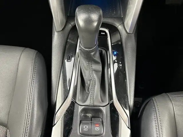トヨタ カローラ クロス Z 愛知県 2023(令5)年 4.3万km アティチュードブラックマイカ 禁煙車/純正9インチナビ/（AM/FM/Bluetooth/USB)/バックカメラ/トヨタセーフティセンス/・プリクラッシュセーフティ/・レーダークルーズコントロール/・レーンディパーチャーアラート/・オートマチックハイビーム/・ブラインドスポットモニター/ETC/パワーバックドア/パワーシート/シートヒーター/純正18インチアルミホイール/LEDヘッドライト/フロントフォグランプ/スマートキー/スペアキー有/プッシュスタート/純正フロアマット/横滑り防止装置
