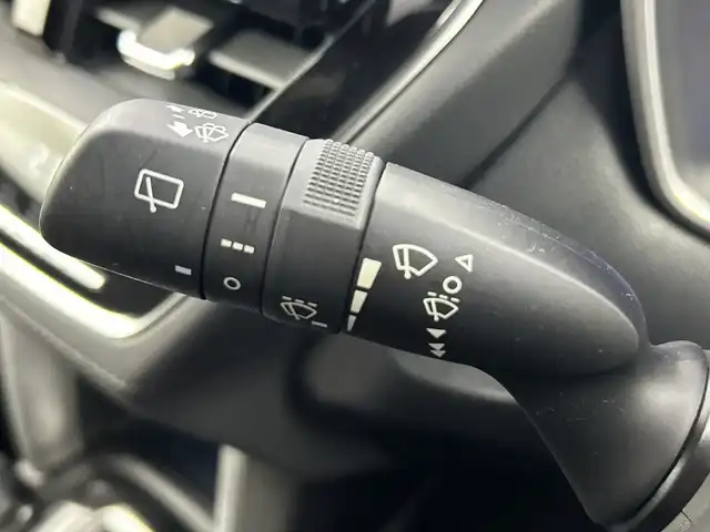 トヨタ カローラ クロス Z 愛知県 2023(令5)年 4.3万km アティチュードブラックマイカ 禁煙車/純正9インチナビ/（AM/FM/Bluetooth/USB)/バックカメラ/トヨタセーフティセンス/・プリクラッシュセーフティ/・レーダークルーズコントロール/・レーンディパーチャーアラート/・オートマチックハイビーム/・ブラインドスポットモニター/ETC/パワーバックドア/パワーシート/シートヒーター/純正18インチアルミホイール/LEDヘッドライト/フロントフォグランプ/スマートキー/スペアキー有/プッシュスタート/純正フロアマット/横滑り防止装置