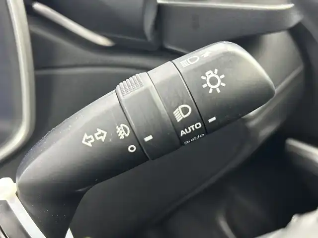 トヨタ カローラ クロス Z 愛知県 2023(令5)年 4.3万km アティチュードブラックマイカ 禁煙車/純正9インチナビ/（AM/FM/Bluetooth/USB)/バックカメラ/トヨタセーフティセンス/・プリクラッシュセーフティ/・レーダークルーズコントロール/・レーンディパーチャーアラート/・オートマチックハイビーム/・ブラインドスポットモニター/ETC/パワーバックドア/パワーシート/シートヒーター/純正18インチアルミホイール/LEDヘッドライト/フロントフォグランプ/スマートキー/スペアキー有/プッシュスタート/純正フロアマット/横滑り防止装置