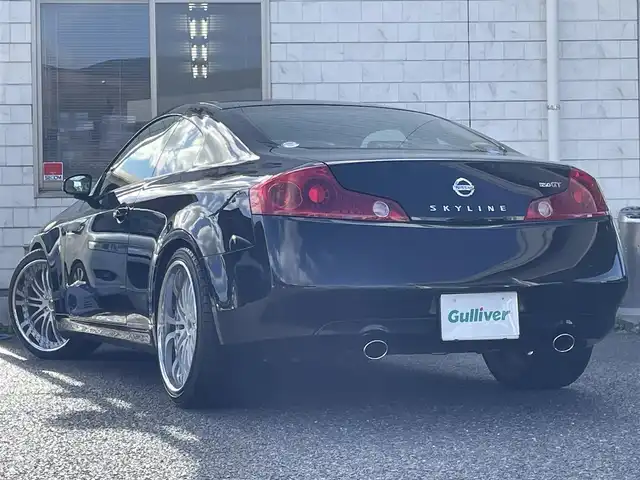 日産 スカイライン 350GT 福岡県 2005(平17)年 0.8万km スーパーブラック ワンオーナー/サンルーフ/フジツボマフラー/車高調/・インパルサスペンション/オートクチュール20インチアルミホイール/BOSEプレミアムサウンド/純正ナビ/　(AM/FM/CD)/横滑り防止/黒ハーフレザーシート/パワーシート(D/N)/革巻きステアリング/純正フロアマット/積載品/・オートクチュールグリル/スペアキー×1/アクセサリーソケット/保証書
