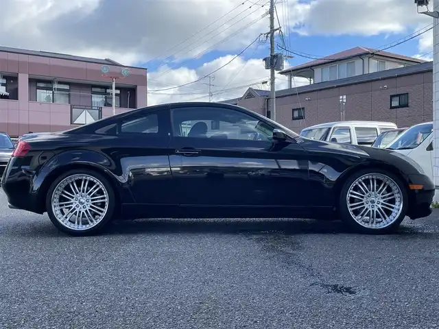 日産 スカイライン 350GT 福岡県 2005(平17)年 0.8万km スーパーブラック ワンオーナー/サンルーフ/フジツボマフラー/車高調/・インパルサスペンション/オートクチュール20インチアルミホイール/BOSEプレミアムサウンド/純正ナビ/　(AM/FM/CD)/横滑り防止/黒ハーフレザーシート/パワーシート(D/N)/革巻きステアリング/純正フロアマット/積載品/・オートクチュールグリル/スペアキー×1/アクセサリーソケット/保証書