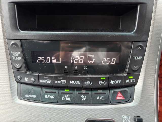 トヨタ アルファード 240S プライムセレクションⅡ 宮城県 2010(平22)年 15.6万km ホワイトパールクリスタルシャイン 登録時走行距離155377km/横滑り防止装置/ルームイルミネーション/パーキングセンサー/ステアリングリモコン/スペアキー有/エンジンスターター有/両側パワースライドドア/オートライト/フォグランプ/コーナーセンサー（前後）/プッシュスタート/純正フロアマット/補助ミラー/電動格納ミラー