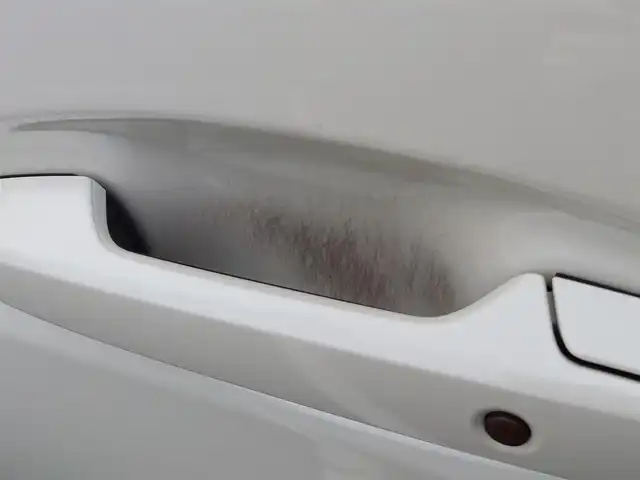 ホンダ フィット 13G Fパッケージ 東京都 2015(平27)年 6.4万km プレミアムホワイトパール 純正ナビ/（ワンセグTV/FM/AM/Bluetooth/CD/DVD/SD）/ETC/純正フロアマット/横滑り防止装置/ステアリングスイッチ/電動格納ウインカーミラー/リアプライバシーガラス/オートライト/ライトレべライザー/ドアバイザ―/スマートキー/プッシュスタート