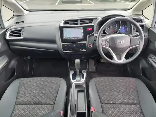 ホンダ フィット 13G Fパッケージ 東京都 2015(平27)年 6.4万km プレミアムホワイトパール 純正ナビ/（ワンセグTV/FM/AM/Bluetooth/CD/DVD/SD）/ETC/純正フロアマット/横滑り防止装置/ステアリングスイッチ/電動格納ウインカーミラー/リアプライバシーガラス/オートライト/ライトレべライザー/ドアバイザ―/スマートキー/プッシュスタート