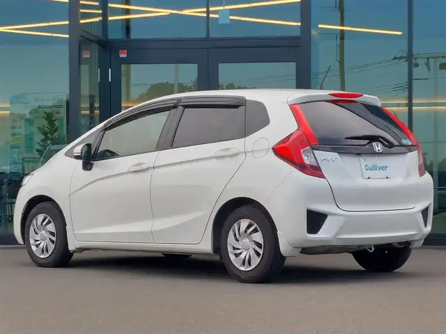 ホンダ フィット 13G Fパッケージ 東京都 2015(平27)年 6.4万km プレミアムホワイトパール 純正ナビ/（ワンセグTV/FM/AM/Bluetooth/CD/DVD/SD）/ETC/純正フロアマット/横滑り防止装置/ステアリングスイッチ/電動格納ウインカーミラー/リアプライバシーガラス/オートライト/ライトレべライザー/ドアバイザ―/スマートキー/プッシュスタート