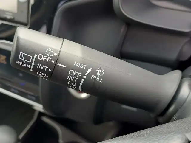 ホンダ フィット 13G Fパッケージ 東京都 2015(平27)年 6.4万km プレミアムホワイトパール 純正ナビ/（ワンセグTV/FM/AM/Bluetooth/CD/DVD/SD）/ETC/純正フロアマット/横滑り防止装置/ステアリングスイッチ/電動格納ウインカーミラー/リアプライバシーガラス/オートライト/ライトレべライザー/ドアバイザ―/スマートキー/プッシュスタート