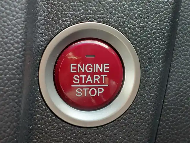 ホンダ フィット 13G Fパッケージ 東京都 2015(平27)年 6.4万km プレミアムホワイトパール 純正ナビ/（ワンセグTV/FM/AM/Bluetooth/CD/DVD/SD）/ETC/純正フロアマット/横滑り防止装置/ステアリングスイッチ/電動格納ウインカーミラー/リアプライバシーガラス/オートライト/ライトレべライザー/ドアバイザ―/スマートキー/プッシュスタート