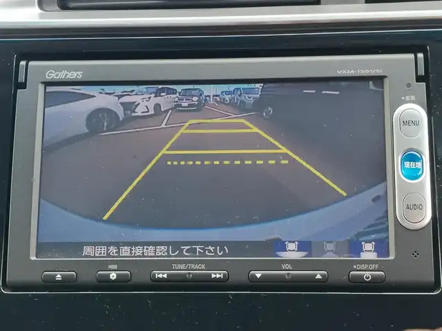 ホンダ フィット 13G Fパッケージ 東京都 2015(平27)年 6.4万km プレミアムホワイトパール 純正ナビ/（ワンセグTV/FM/AM/Bluetooth/CD/DVD/SD）/ETC/純正フロアマット/横滑り防止装置/ステアリングスイッチ/電動格納ウインカーミラー/リアプライバシーガラス/オートライト/ライトレべライザー/ドアバイザ―/スマートキー/プッシュスタート