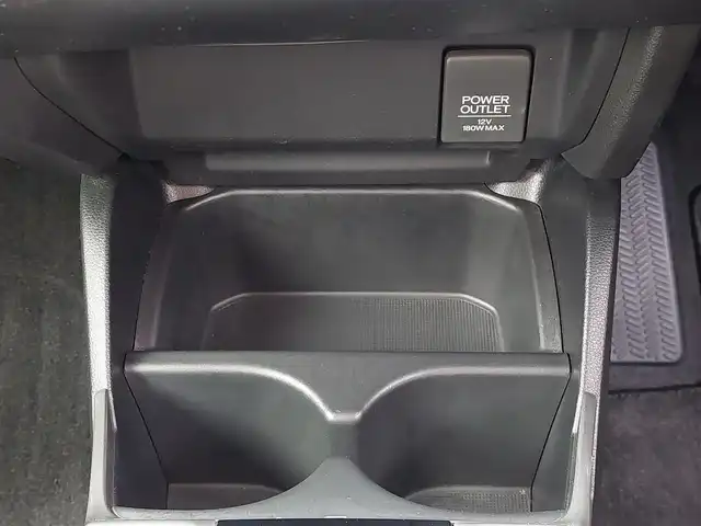 ホンダ フィット 13G Fパッケージ 東京都 2015(平27)年 6.4万km プレミアムホワイトパール 純正ナビ/（ワンセグTV/FM/AM/Bluetooth/CD/DVD/SD）/ETC/純正フロアマット/横滑り防止装置/ステアリングスイッチ/電動格納ウインカーミラー/リアプライバシーガラス/オートライト/ライトレべライザー/ドアバイザ―/スマートキー/プッシュスタート