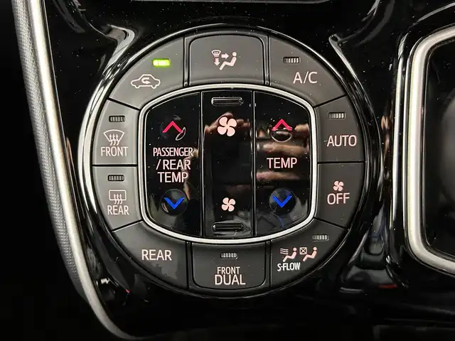 トヨタ ヴォクシー ハイブリッド ZS 煌Ⅲ 佐賀県 2021(令3)年 5.2万km イナズマスパーキングブラックガラスフレーク 純正9型ナビ/AM/FM/Bluetooth/SD/CD/DVD/フルセグTV/クルーズコントロール/バックカメラ/ETC/前後ドライブレコーダー/ウォークスルー/純正フロアマット/ハーフレザーシート/シートヒーター/両側パワースライドドア/純正16インチAW/横滑り防止装置/コーナーセンサー/レーンアシスト/プリクラッシュセーフティ/先行車発進告知機能/オートライト/オートマチックハイビーム/ステアリングリモコン/バイザー/電動格納ミラー