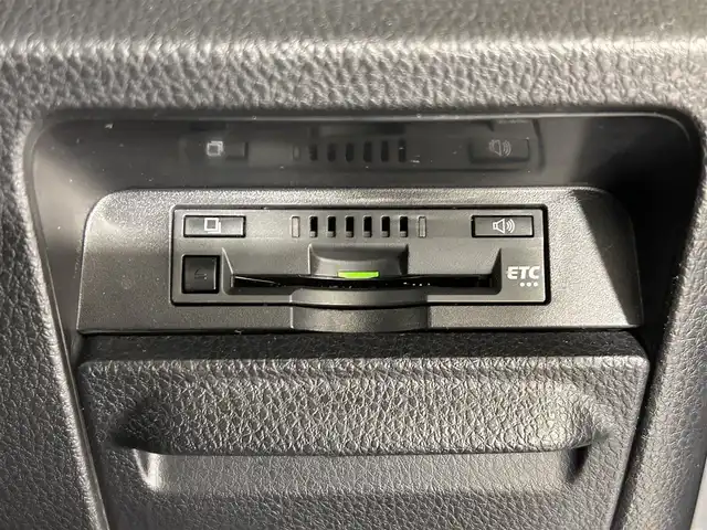 トヨタ ヴォクシー ハイブリッド ZS 煌Ⅲ 佐賀県 2021(令3)年 5.2万km イナズマスパーキングブラックガラスフレーク 純正9型ナビ/AM/FM/Bluetooth/SD/CD/DVD/フルセグTV/クルーズコントロール/バックカメラ/ETC/前後ドライブレコーダー/ウォークスルー/純正フロアマット/ハーフレザーシート/シートヒーター/両側パワースライドドア/純正16インチAW/横滑り防止装置/コーナーセンサー/レーンアシスト/プリクラッシュセーフティ/先行車発進告知機能/オートライト/オートマチックハイビーム/ステアリングリモコン/バイザー/電動格納ミラー