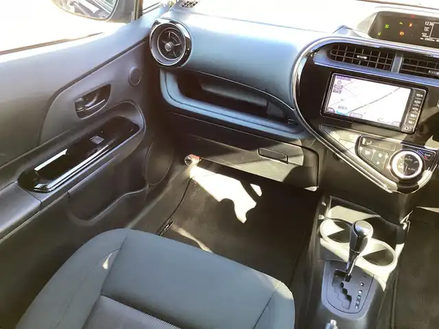 トヨタ アクア S スタイルブラック 神奈川県 2018(平30)年 2.4万km ダークブルーマイカ ワンオーナー/純正ナビ、TV/バックモニタ/ETC/セーフティーセンスC/スマートキー