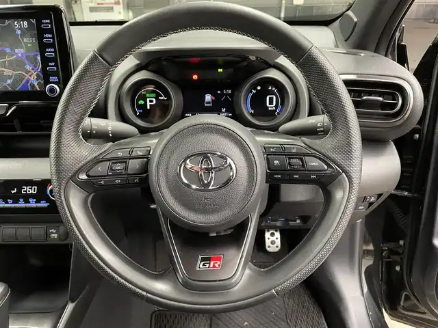 トヨタ ヤリスクロス ハイブリッド GRスポーツ 滋賀県 2023(令5)年 2.7万km ブラックマイカ 純正8インチナビ/バックカメラ/ETC2.0/前後ドラレコ/ブラインドスポットモニター/トヨタセーフティセンス/・プリクラッシュセーフティ/・レーントレーシングアシスト/・レーダークルーズコントロール/・オートマチックハイビーム/・ロードサインアシスト/LEDヘッドライト/クリアランスソナー/GRハーフレザーシート/GR革巻ステアリング/GRブレーキキャリパー/アルミペダル