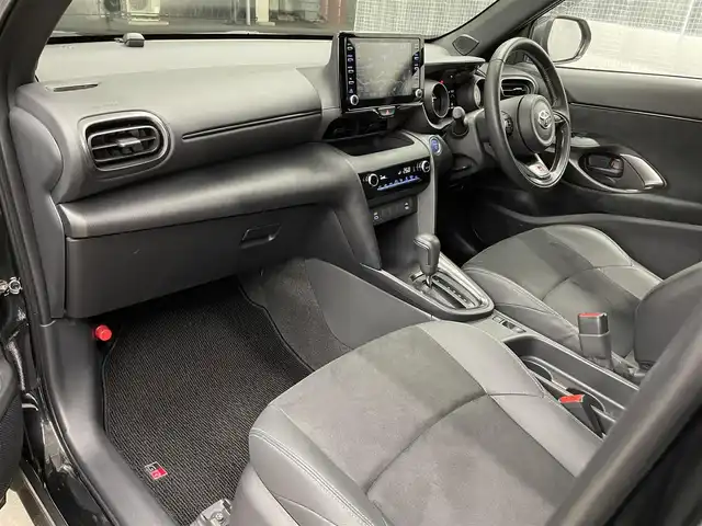 トヨタ ヤリスクロス ハイブリッド GRスポーツ 滋賀県 2023(令5)年 2.7万km ブラックマイカ 純正8インチナビ/バックカメラ/ETC2.0/前後ドラレコ/ブラインドスポットモニター/トヨタセーフティセンス/・プリクラッシュセーフティ/・レーントレーシングアシスト/・レーダークルーズコントロール/・オートマチックハイビーム/・ロードサインアシスト/LEDヘッドライト/クリアランスソナー/GRハーフレザーシート/GR革巻ステアリング/GRブレーキキャリパー/アルミペダル