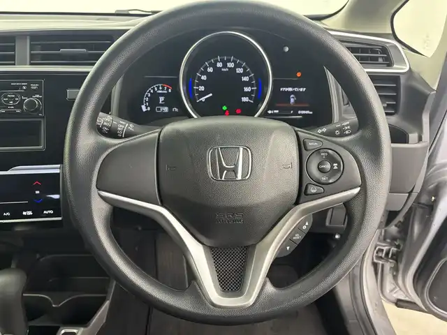 ホンダ フィット 13G F 富山県 2017(平29)年 1.1万km ルナシルバーM １オーナー/純正オーディオ（CD）/ホンダセンシング/ACC/CMBS（衝突軽減ブレーキ）/レーンキープアシストシステム/先行車発進お知らせ/スマートキー/プッシュスタート/横滑防止装置/純正マット・社外バイザー/保証書、取説/スペアキー