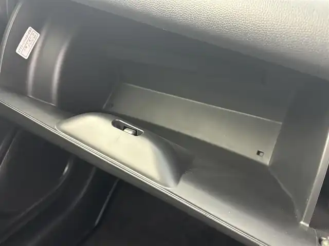 ホンダ フィット 13G F 富山県 2017(平29)年 1.1万km ルナシルバーM １オーナー/純正オーディオ（CD）/ホンダセンシング/ACC/CMBS（衝突軽減ブレーキ）/レーンキープアシストシステム/先行車発進お知らせ/スマートキー/プッシュスタート/横滑防止装置/純正マット・社外バイザー/保証書、取説/スペアキー