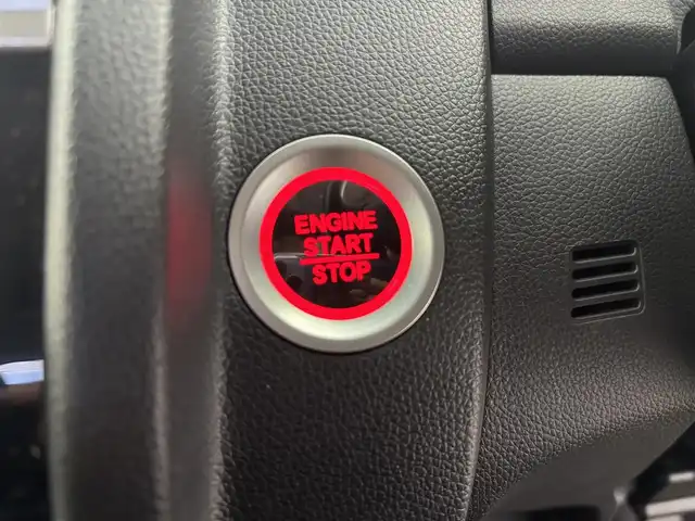 ホンダ フィット 13G F 富山県 2017(平29)年 1.1万km ルナシルバーM １オーナー/純正オーディオ（CD）/ホンダセンシング/ACC/CMBS（衝突軽減ブレーキ）/レーンキープアシストシステム/先行車発進お知らせ/スマートキー/プッシュスタート/横滑防止装置/純正マット・社外バイザー/保証書、取説/スペアキー